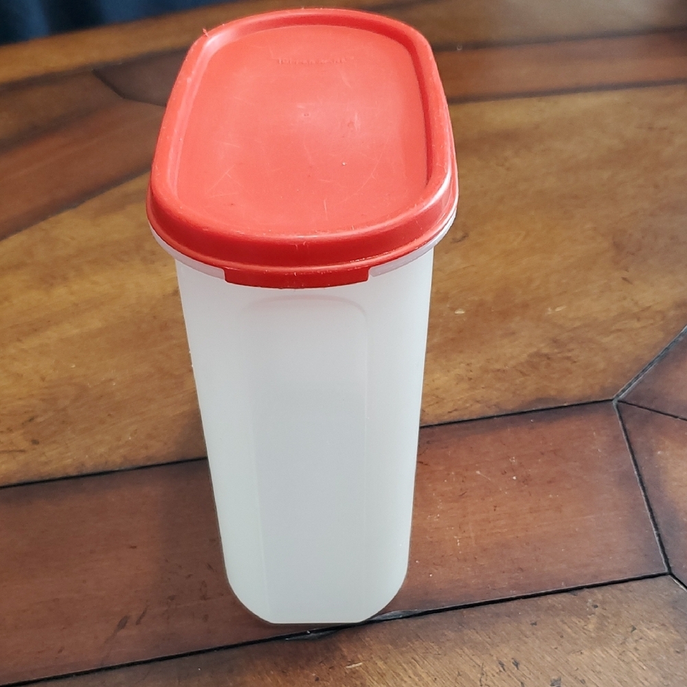 Tupperware Oval 3 7¼-cup/1.7 L Orange Red Lid Storage Container